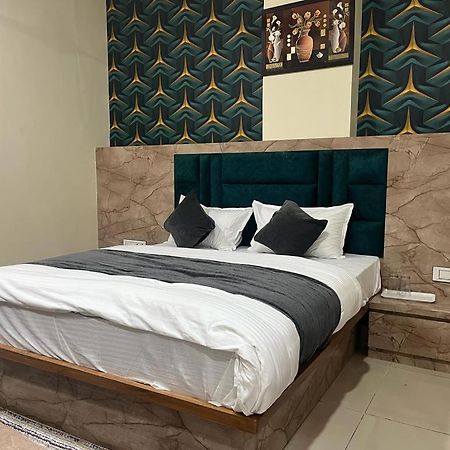 Hotel Sunrise Вадодара Екстер'єр фото