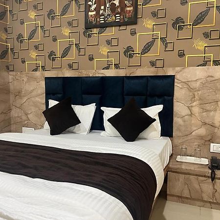 Hotel Sunrise Вадодара Екстер'єр фото