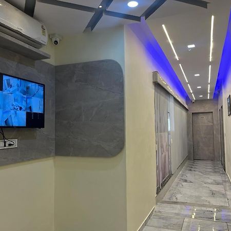 Hotel Sunrise Вадодара Екстер'єр фото