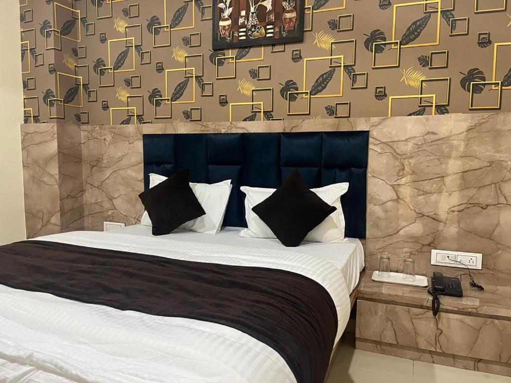 Hotel Sunrise Вадодара Екстер'єр фото