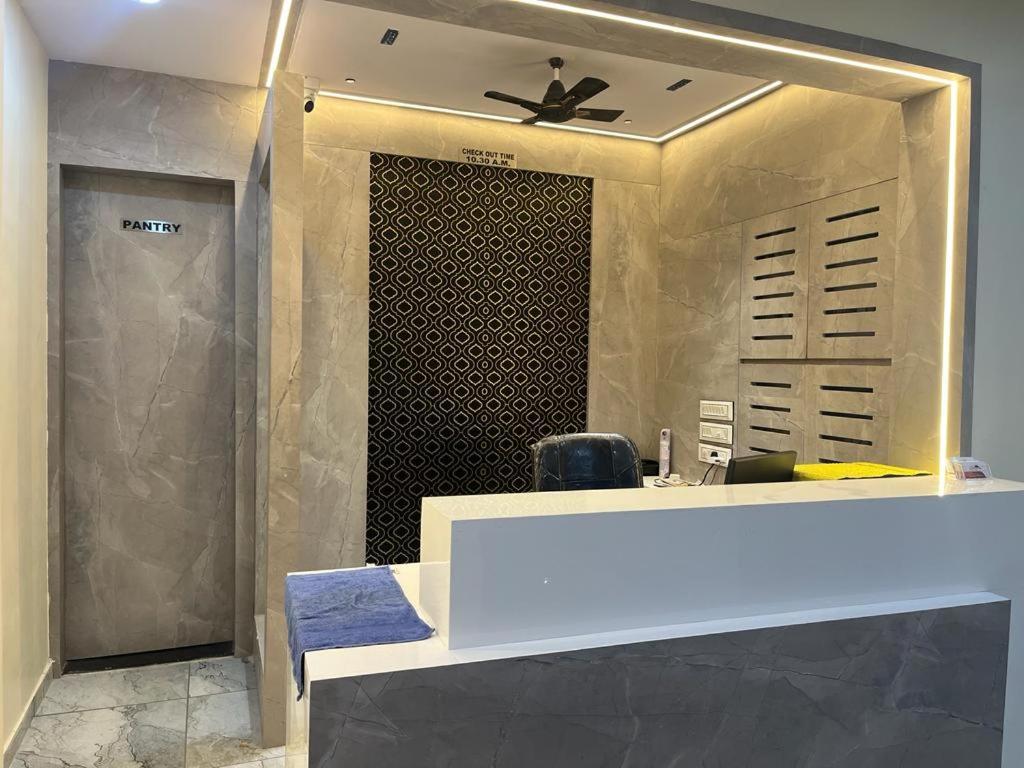 Hotel Sunrise Вадодара Екстер'єр фото