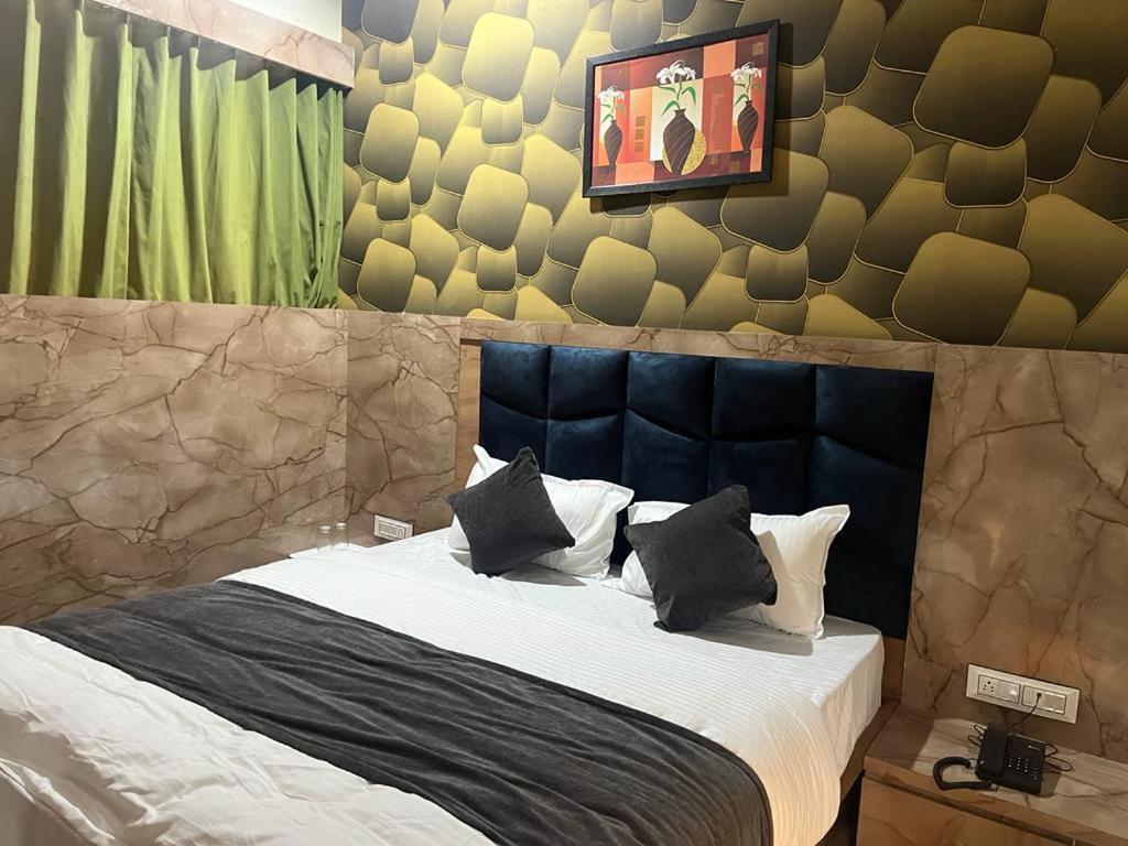 Hotel Sunrise Вадодара Екстер'єр фото