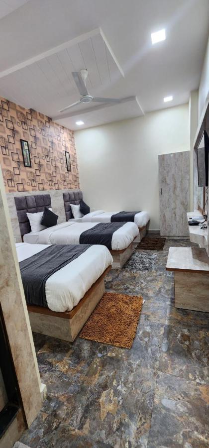 Hotel Sunrise Вадодара Екстер'єр фото