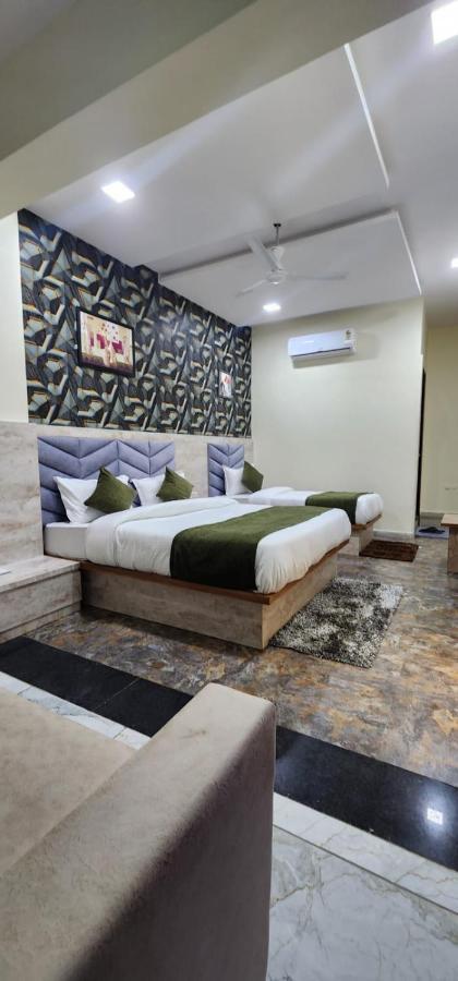 Hotel Sunrise Вадодара Екстер'єр фото
