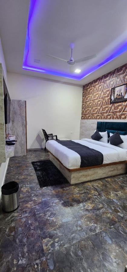 Hotel Sunrise Вадодара Екстер'єр фото