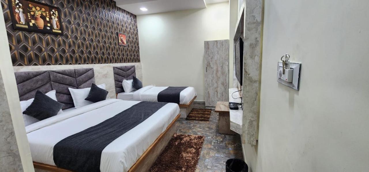 Hotel Sunrise Вадодара Екстер'єр фото
