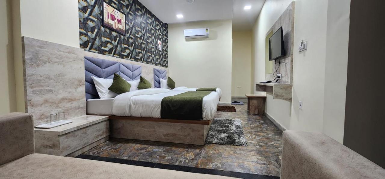 Hotel Sunrise Вадодара Екстер'єр фото